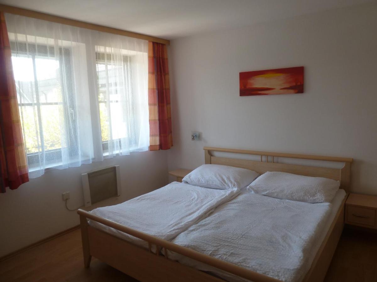Ferienwohnungen & Weingut Kroiss Silvia Illmitz Bagian luar foto