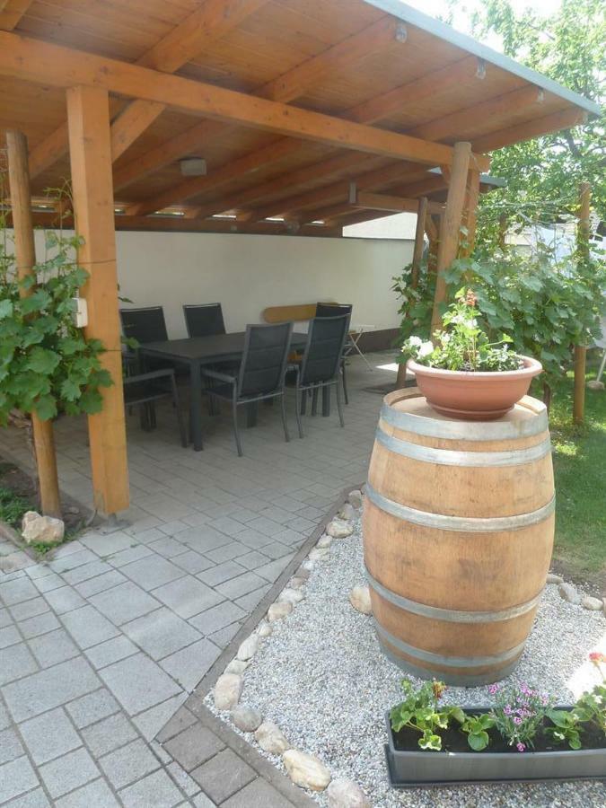 Ferienwohnungen & Weingut Kroiss Silvia Illmitz Bagian luar foto